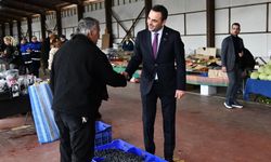 Başkan Özlü Pazar Esnafı ve Vatandaşlarla Buluştu