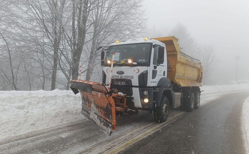 Kartepe’de Bayramda Kar Mesaisi