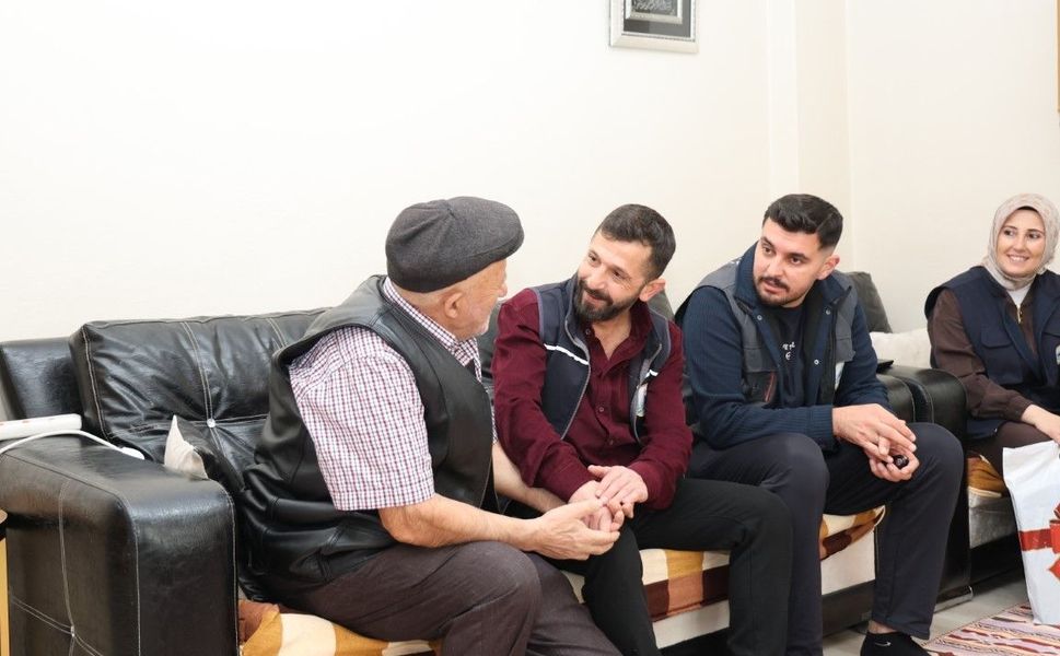 Kartepe’de Alo Evlat Sağlık Kulübü Yaşlıları Unutmadı