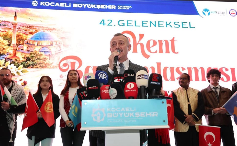 Başkan Büyükakın, Kent Bayramlaşmasın da mazlum coğrafyalar için dünyaya seslendi.